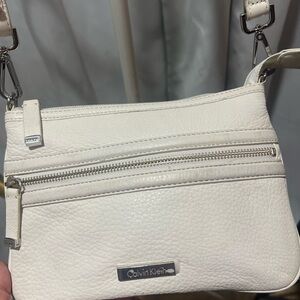 Calvin Klein Cream Shoulder Bag with Elegant Design